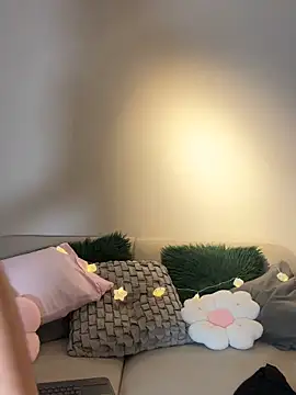 Snapshot of KellyOlsenbe chatting on May 2026 08:14:02 PM KellyOlsenbe online show from May 2026 08:14:02 PM