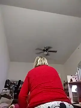 Snapshot of Playmate86 chatting on December 2024 02:02:02 AM Playmate86 online show from December 2024 02:02:02 AM