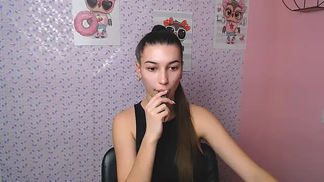Snapshot of KarolinaRosse_ chatting on January 2025 01:18:02 PM KarolinaRosse  online show from January 2025 01:18:02 PM