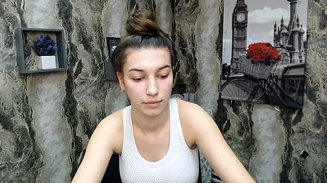 Snapshot of KarolinaRosse_ chatting on February 2025 12:57:02 PM KarolinaRosse  online show from February 2025 12:57:02 PM