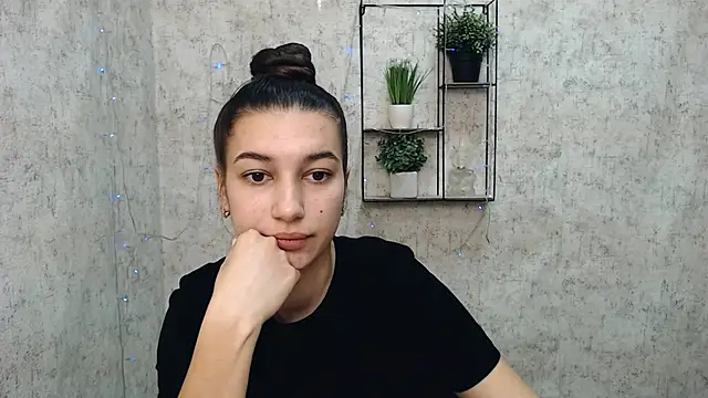 Snapshot of KarolinaRosse_ chatting on February 2025 06:44:01 AM KarolinaRosse  online show from February 2025 06:44:01 AM
