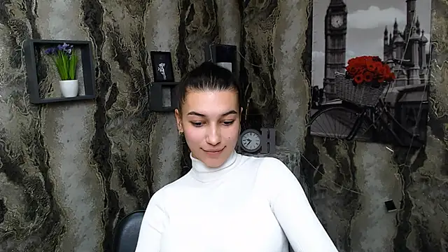Snapshot of KarolinaRosse_ chatting on February 2025 01:00:02 PM KarolinaRosse  online show from February 2025 01:00:02 PM