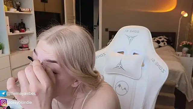 Maya Rave online show from April 2026 04:10:02 AM