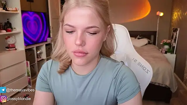 Maya Rave online show from April 2026 03:39:02 AM