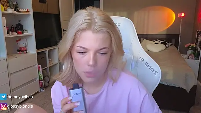 Maya Rave online show from April 2026 04:18:01 AM