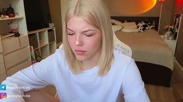 Maya Rave online show from April 2026 03:23:01 AM