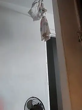 Y4NcA online show from October 2025 08:27:02 PM