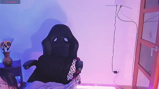 haanna thompsoon online show from December 2024 08:38:02 PM