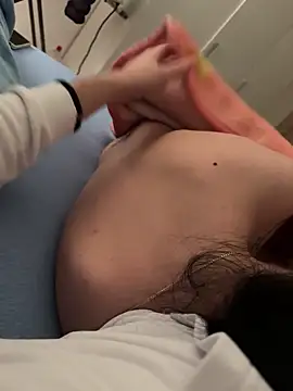 Snapshot of jessieandjames29 chatting on January 2025 06:43:02 PM jessieandjames29 online show from January 2025 06:43:02 PM