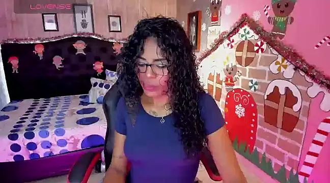 Snapshot of Edelaine_rogers chatting on December 2024 08:21:02 PM Edelaine rogers online show from December 2024 08:21:02 PM