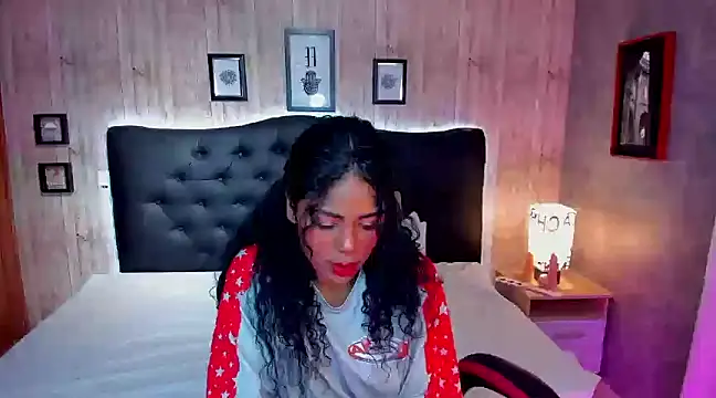 Snapshot of Edelaine_rogers chatting on February 2025 03:58:02 AM Edelaine rogers online show from February 2025 03:58:02 AM
