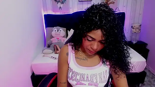 Snapshot of Edelaine_rogers chatting on September 2025 05:07:02 AM Edelaine rogers online show from September 2025 05:07:02 AM