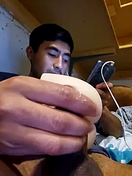 Axeltu77 online show from April 2026 10:33:01 PM