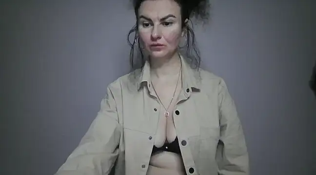 Snapshot of MiraLove362 chatting on February 2025 09:10:01 PM MiraLove362 online show from February 2025 09:10:01 PM