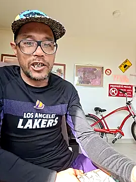 mileflav0r online show from May 2026 08:08:01 AM