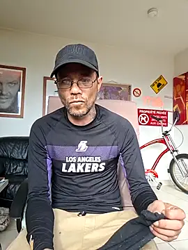 mileflav0r online show from May 2026 07:35:02 AM