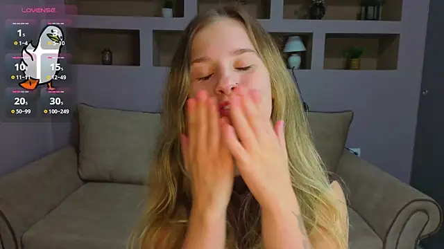 Snapshot of LinaCristonsen chatting on October 2025 04:49:01 PM LinaCristonsen online show from October 2025 04:49:01 PM