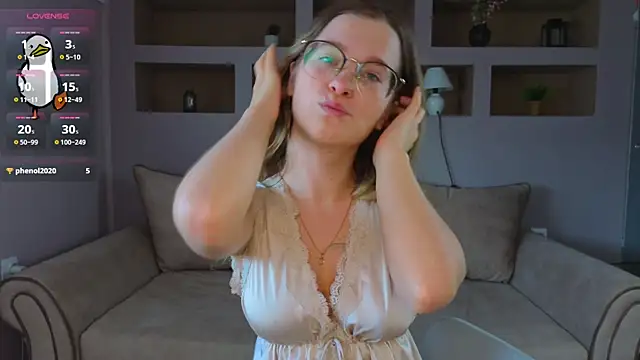 Snapshot of LinaCristonsen chatting on October 2025 01:35:02 PM LinaCristonsen online show from October 2025 01:35:02 PM