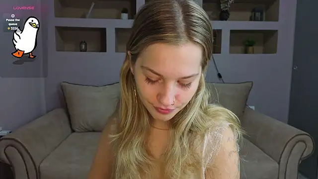 Snapshot of LinaCristonsen chatting on November 2025 03:17:02 PM LinaCristonsen online show from November 2025 03:17:02 PM