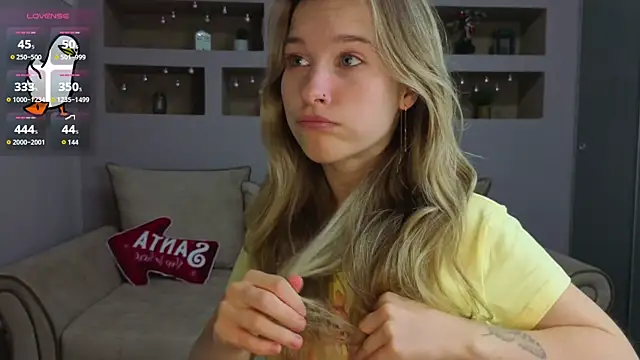 Snapshot of LinaCristonsen chatting on November 2025 04:00:01 PM LinaCristonsen online show from November 2025 04:00:01 PM