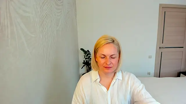 Snapshot of Alicee_Gracee chatting on April 2026 08:28:01 AM Alicee Gracee online show from April 2026 08:28:01 AM