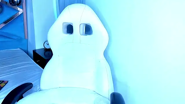 Lucii fer  online show from November 2025 11:32:02 AM