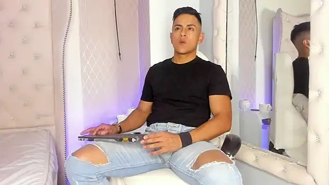 Lucii fer  online show from February 2026 11:25:01 AM