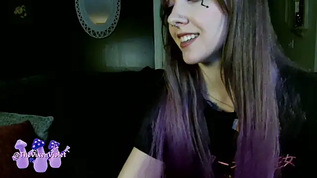 Snapshot of thevixenviolet chatting on October 2025 12:46:02 AM thevixenviolet online show from October 2025 12:46:02 AM