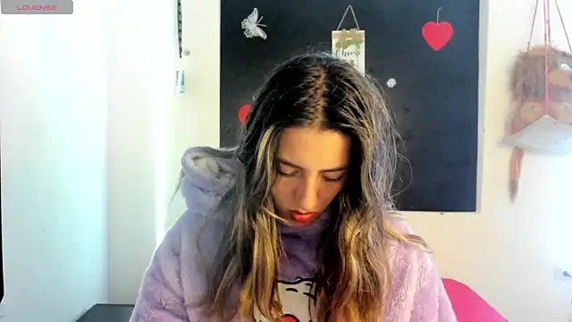 Snapshot of queen-natty chatting on January 2025 06:24:01 AM queen-natty online show from January 2025 06:24:01 AM