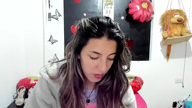 Snapshot of queen-natty chatting on March 2025 03:21:02 AM queen-natty online show from March 2025 03:21:02 AM