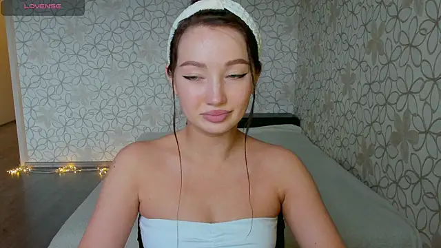Snapshot of Lissa_Cristal chatting on May 2026 11:17:01 AM Lissa Cristal online show from May 2026 11:17:01 AM
