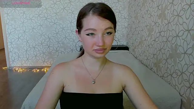 Snapshot of Lissa_Cristal chatting on June 2026 11:27:01 AM Lissa Cristal online show from June 2026 11:27:01 AM