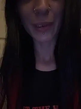 Snapshot of MissMidnightUK chatting on May 2026 12:40:02 AM MissMidnightUK online show from May 2026 12:40:02 AM