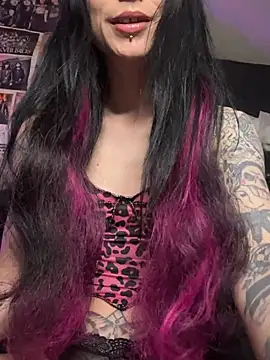 Snapshot of MissMidnightUK chatting on May 2026 11:33:02 PM MissMidnightUK online show from May 2026 11:33:02 PM