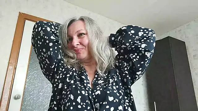 Snapshot of EdithManning chatting on May 2026 05:58:01 AM EdithManning online show from May 2026 05:58:01 AM