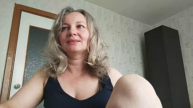 Snapshot of EdithManning chatting on June 2026 05:12:01 AM EdithManning online show from June 2026 05:12:01 AM