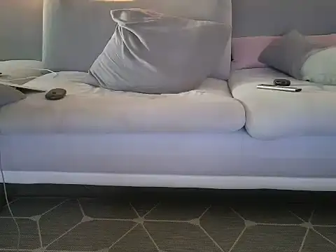 Laure11 online show from October 2025 04:52:02 PM