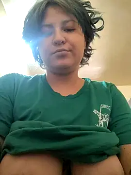 iDogrose21 online show from November 2025 04:40:02 PM