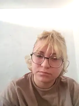 iDogrose21 online show from December 2025 03:52:02 PM