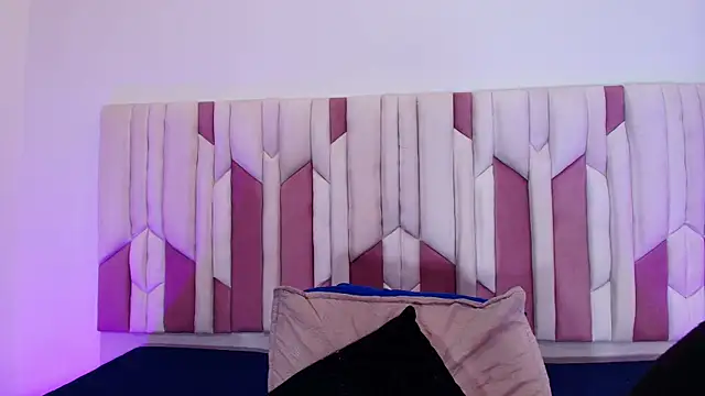 mia stanfort online show from October 2025 07:15:02 PM