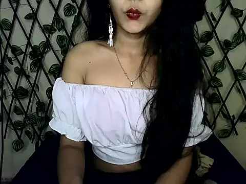 Snapshot of SUZY_FROMUS chatting on March 2025 10:53:01 PM SUZY FROMUS online show from March 2025 10:53:01 PM