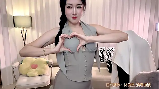 Snapshot of K-moumou chatting on October 2025 03:33:01 PM K-moumou online show from October 2025 03:33:01 PM