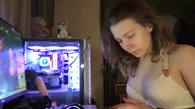 Femme Fantasies online show from December 2024 10:58:01 PM