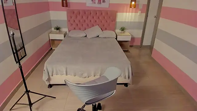 Snapshot of Carol_Pinter chatting on December 2024 12:42:01 PM Carol Pinter online show from December 2024 12:42:01 PM