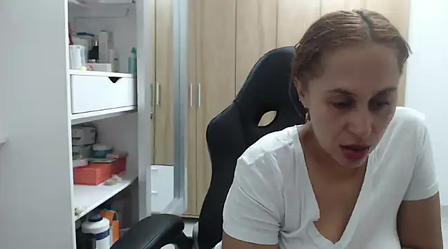 RoxanaLove9 online show from December 2024 04:04:02 AM