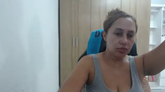 RoxanaLove9 online show from October 2025 09:47:02 PM