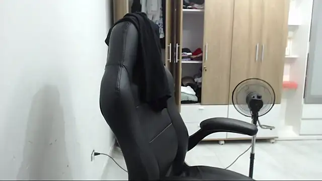 RoxanaLove9 online show from March 2026 02:07:02 AM