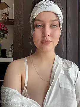 KikiWatson online show from March 2025 12:12:02 PM