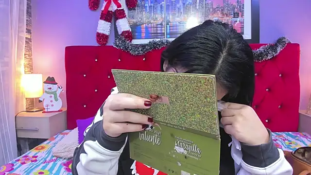 Snapshot of AbbyJonhs chatting on December 2024 01:33:01 PM AbbyJonhs online show from December 2024 01:33:01 PM