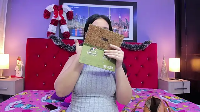 Snapshot of AbbyJonhs chatting on December 2024 12:44:02 PM AbbyJonhs online show from December 2024 12:44:02 PM